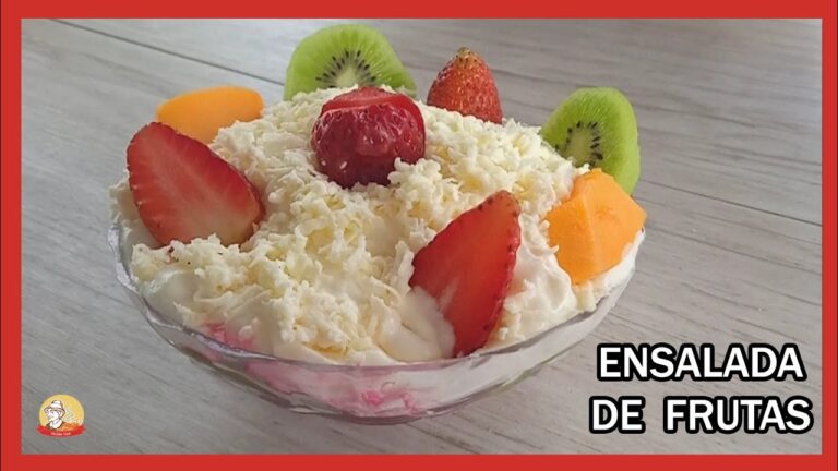 Deliciosas ensaladas cremosas con queso derretido