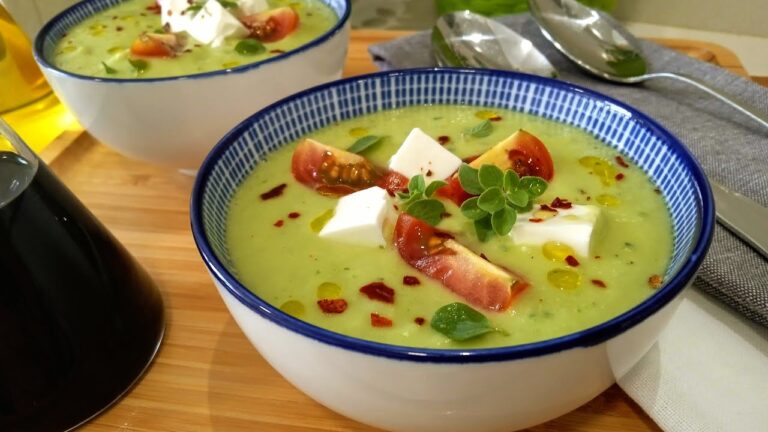 Deliciosos ingredientes para preparar gazpacho de aguacate